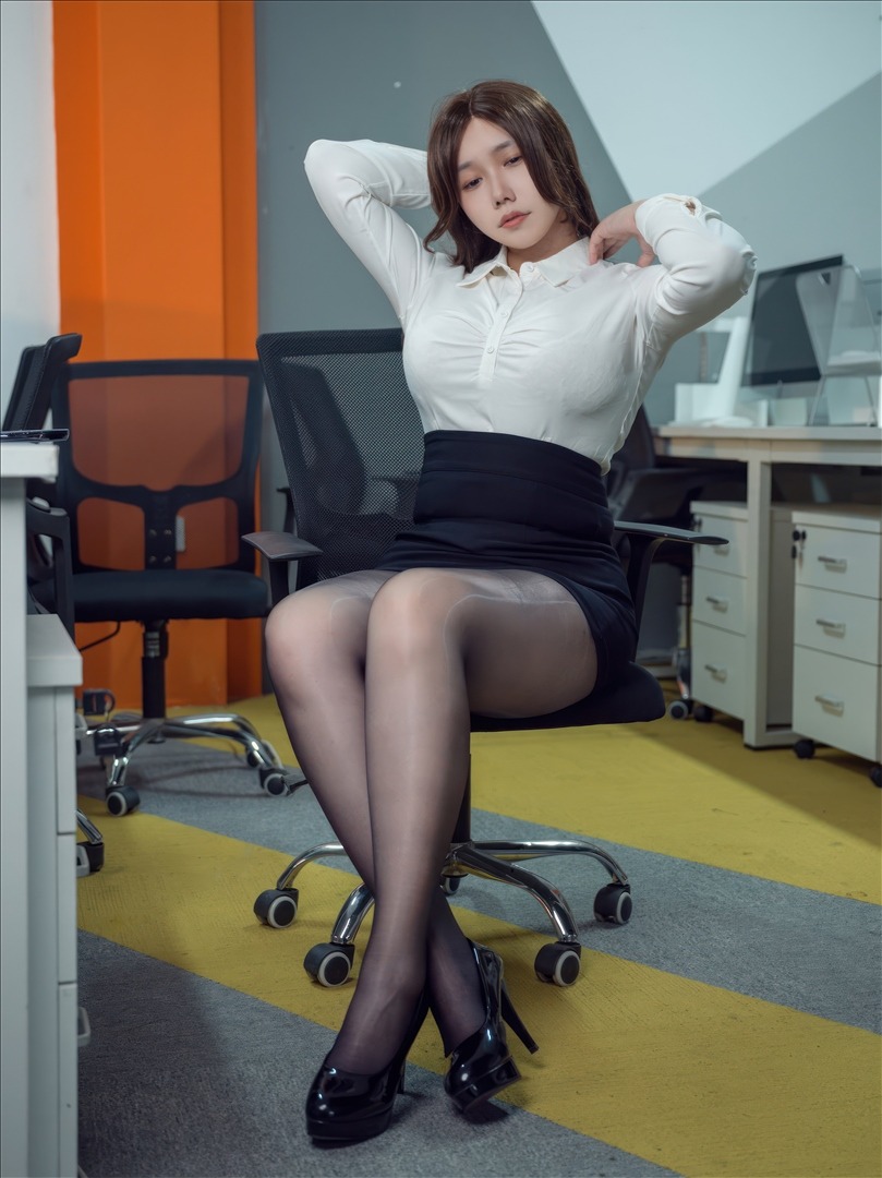麻花酱---OL白衬衫姐姐-40P1V-40P-1V-21307-MB-20240808x-08-08