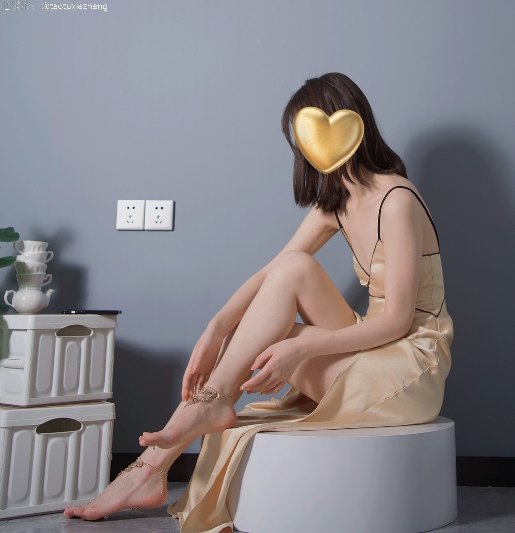 禅院熏熏仔--金色礼服-脚链32P213MB-06-05