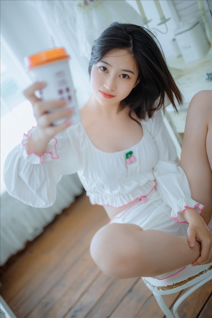 年年---爱吃棒棒糖的少女-35P-124MB-20231126f-11-26