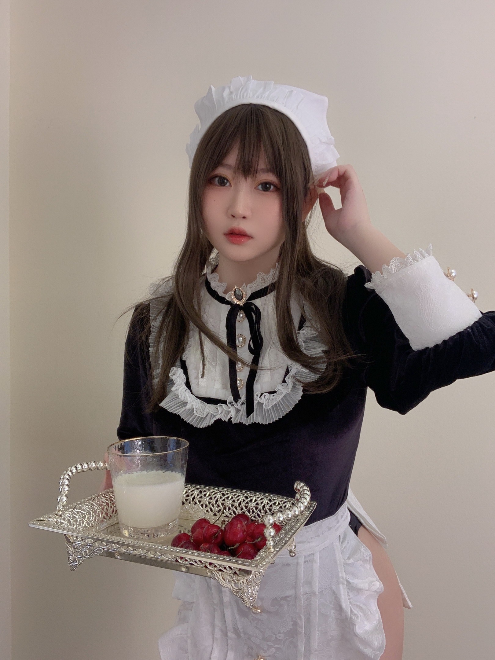 蜜桃少女是依酱呀--女仆馆长-04-22