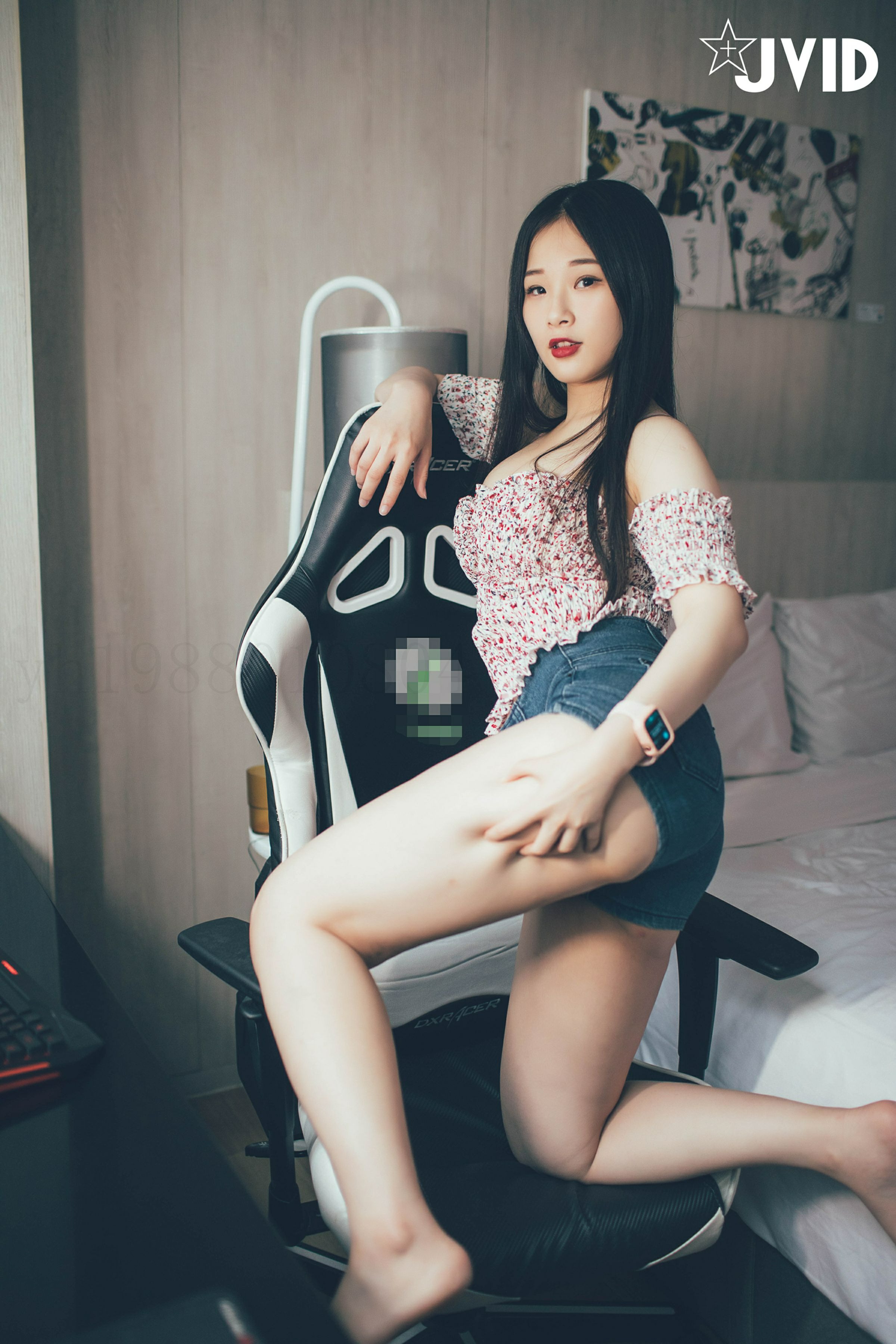婕咪漂泊在網咖渡日的少女睡夢中被扒光啪啪啪大奶子亂顫-08-17