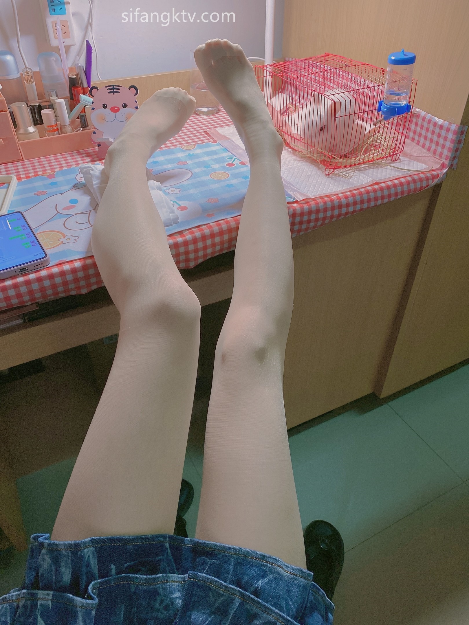 福利姬-口罩双马尾-02-04