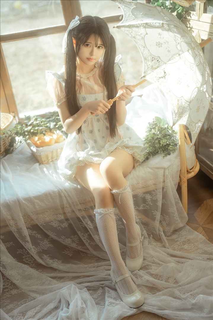rua阮阮---花房-小裙子-54P-325MB-20240418a-04-18