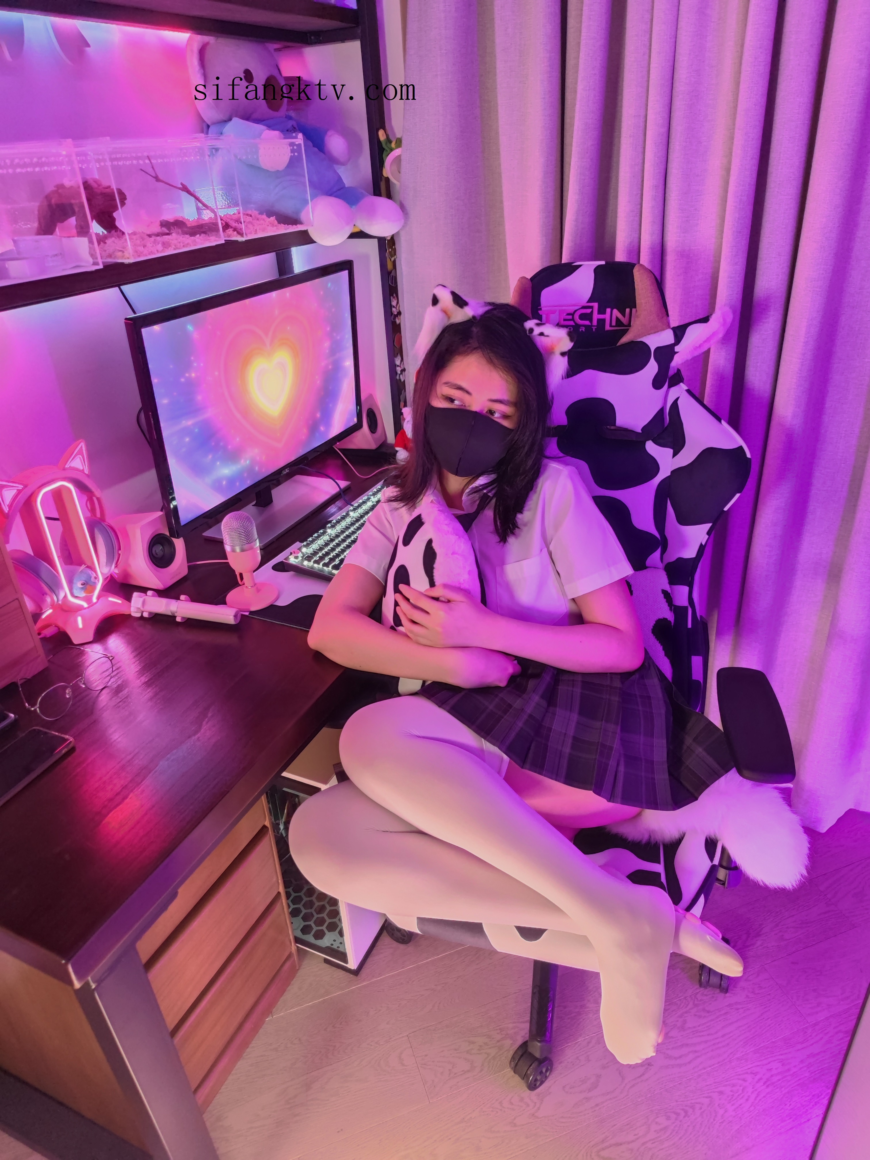 奶咪-可爱少女3月1期-电竞可爱猫自慰裸舞-03-22