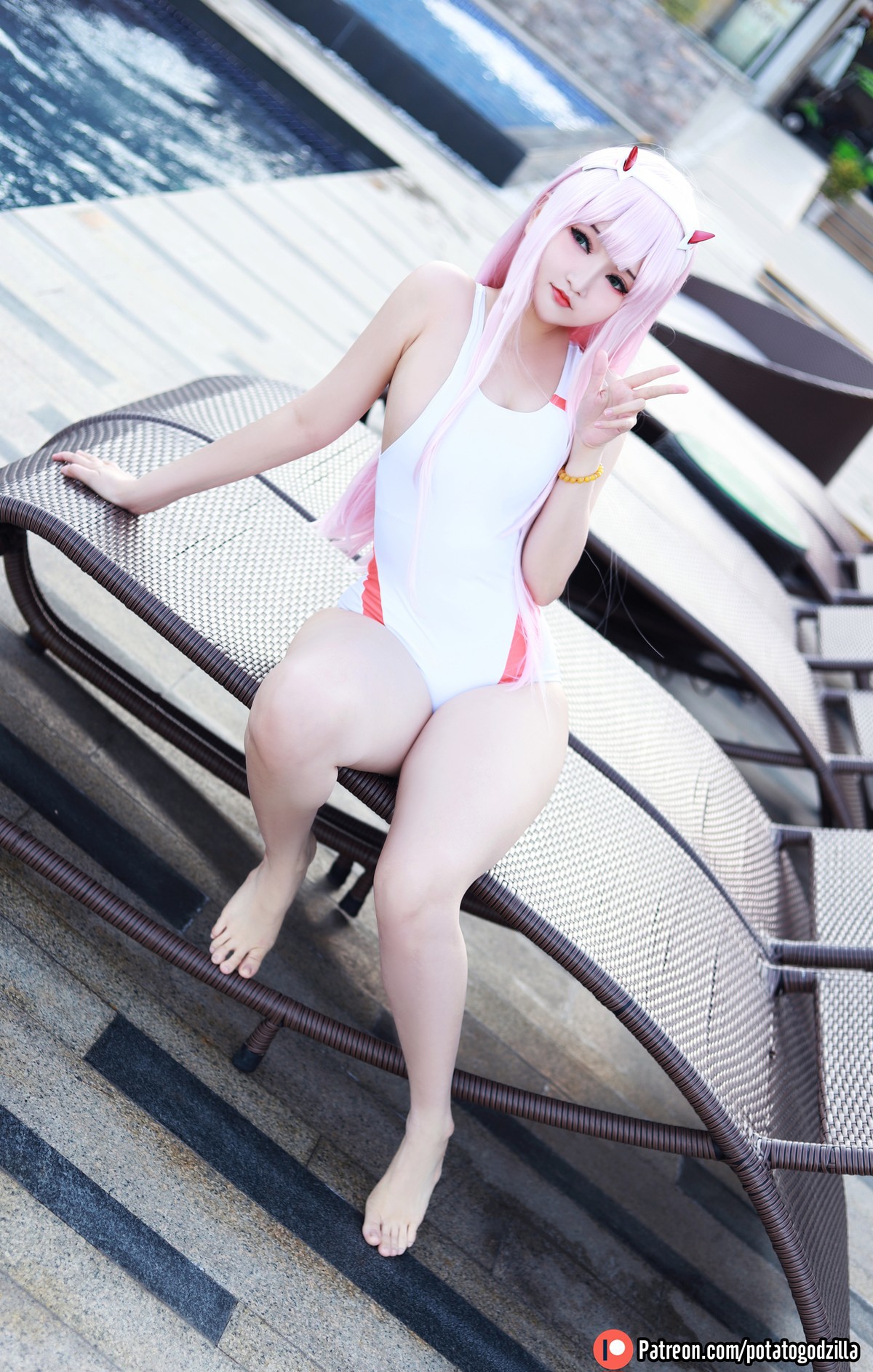 Cosplay-Potato-Godzilla-Zero-Two-Swimsuit-04-25