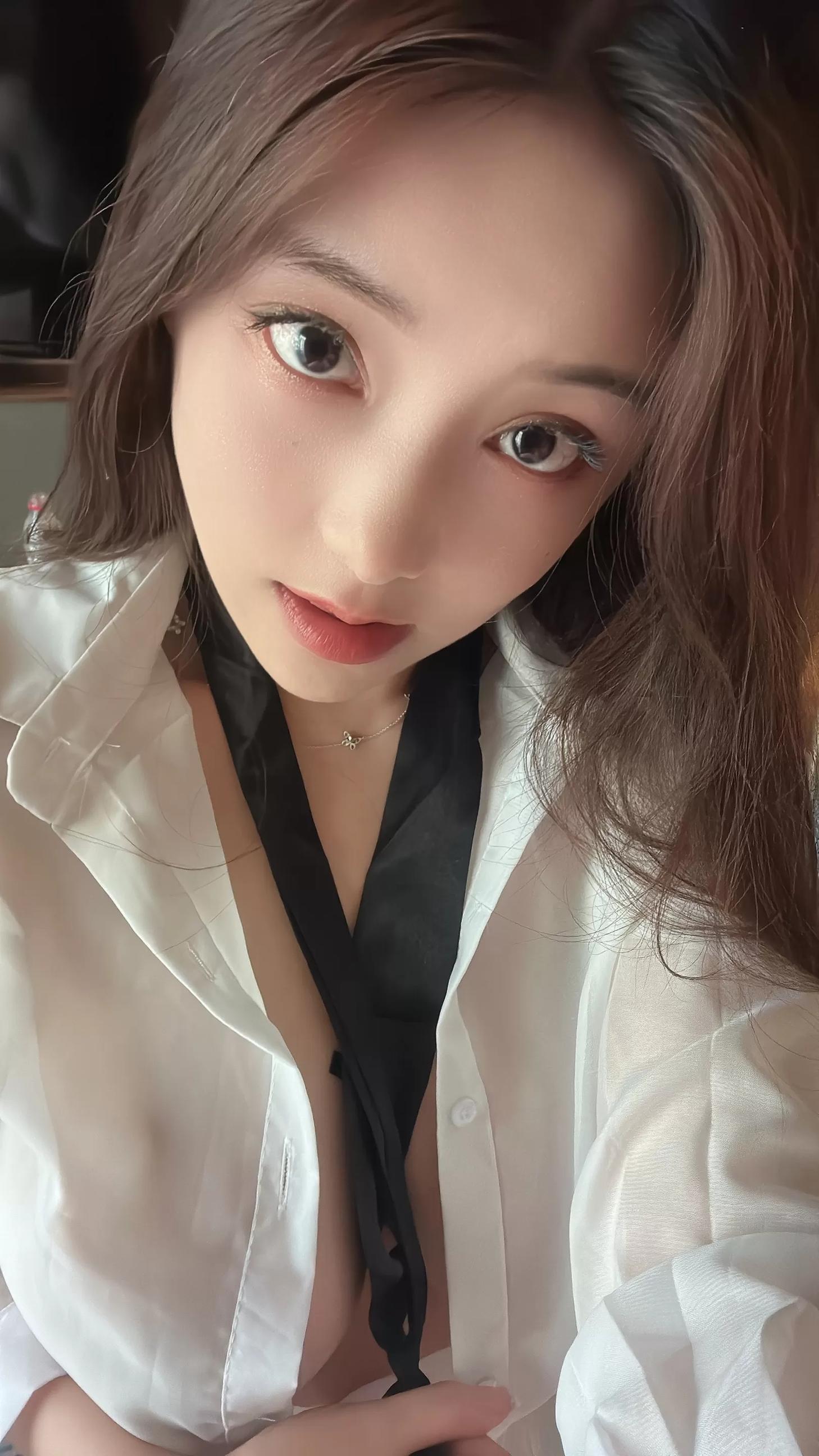 奶雯---NO002-秘书制服诱惑-23P38MB-06-22