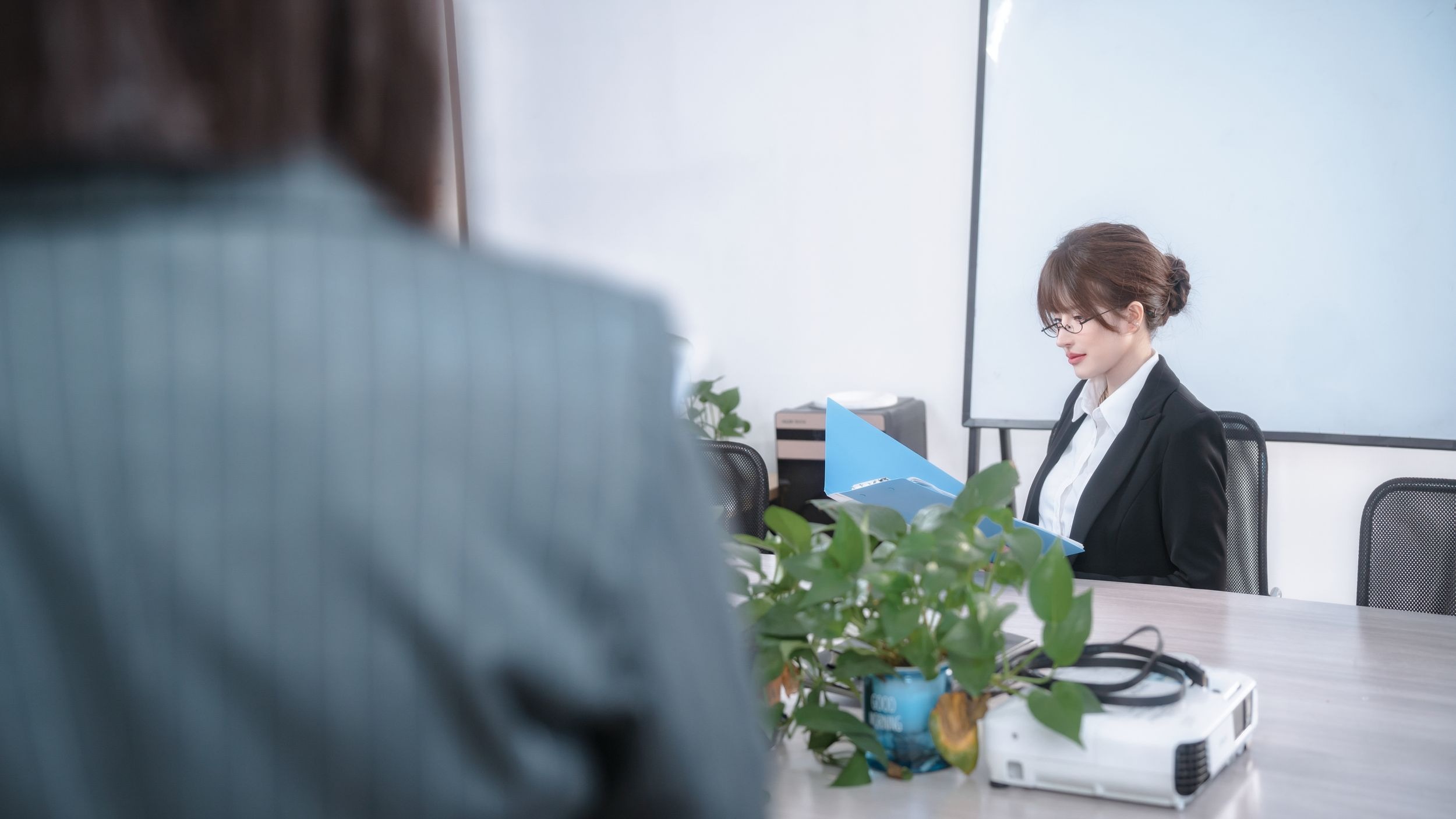 鹿八岁---女上司和女下属-70P-07-20-2