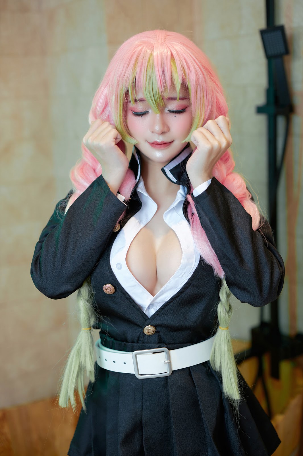 Cosplay-Azami--Mitsuri-Kanroji-8211-Kimetsu-no-Yaiba-04-26