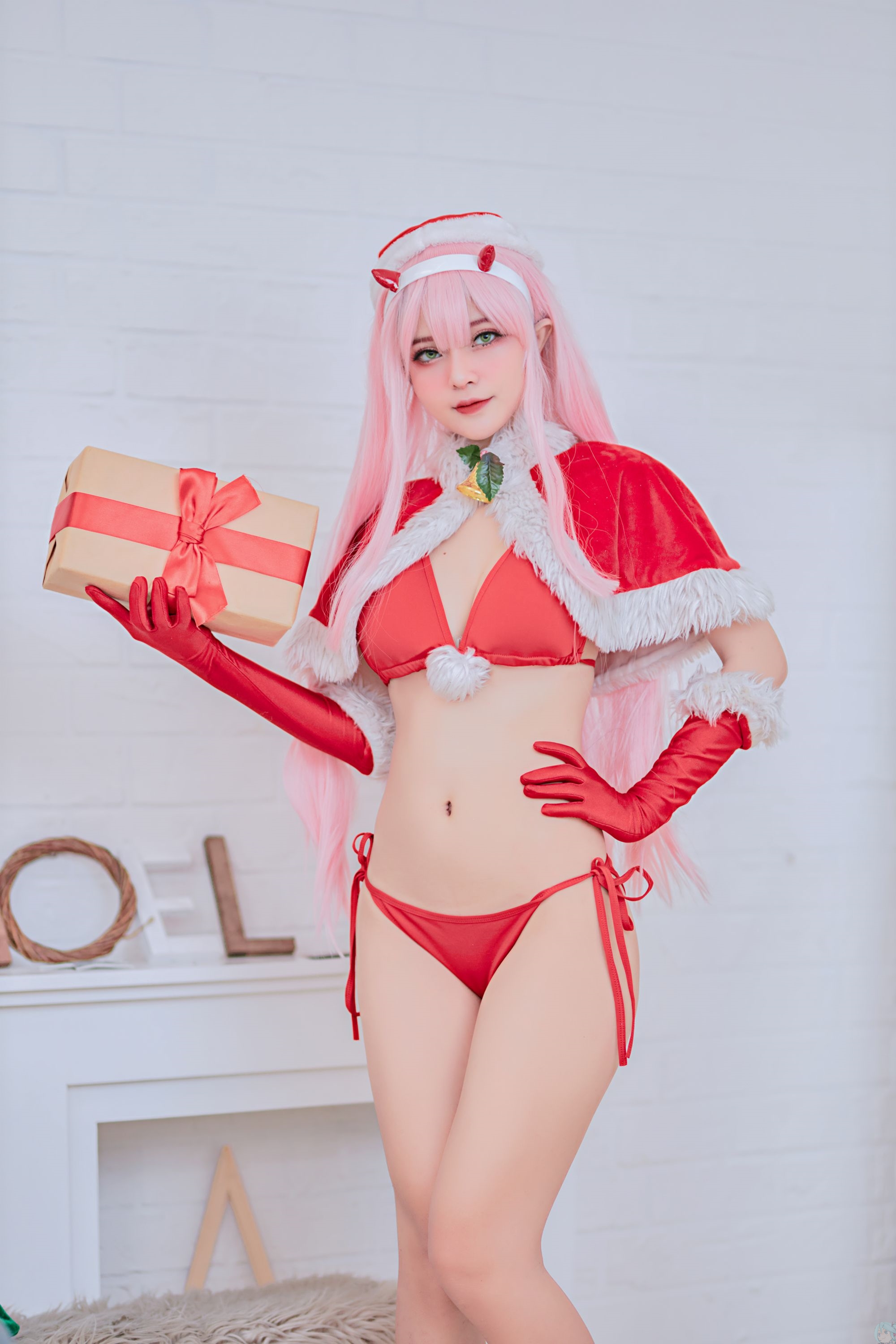 014-Azami---圣诞-02-27P-3682-MB-05-31