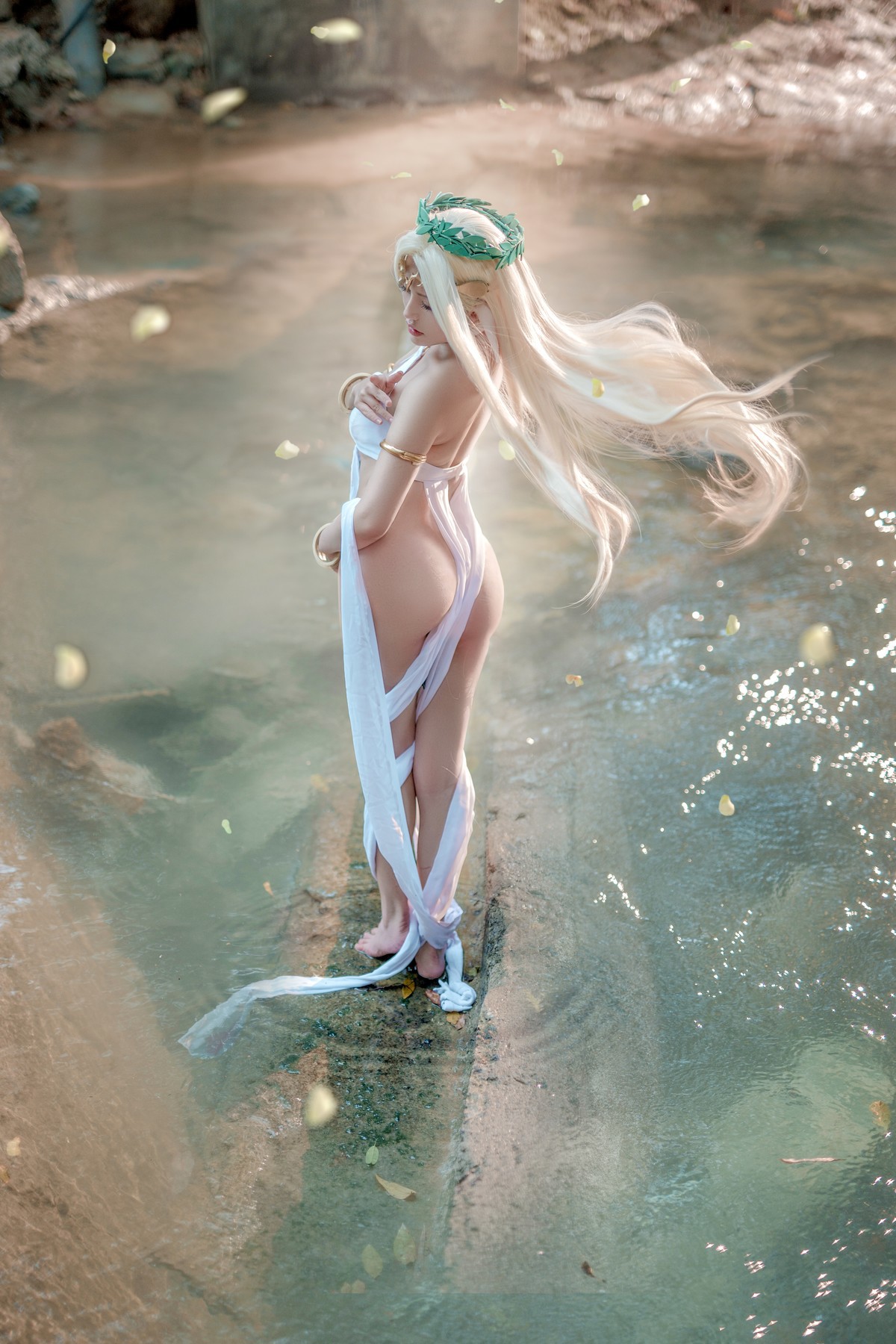 Cosplay-一笑芳香沁-黑兽白精灵-01-19