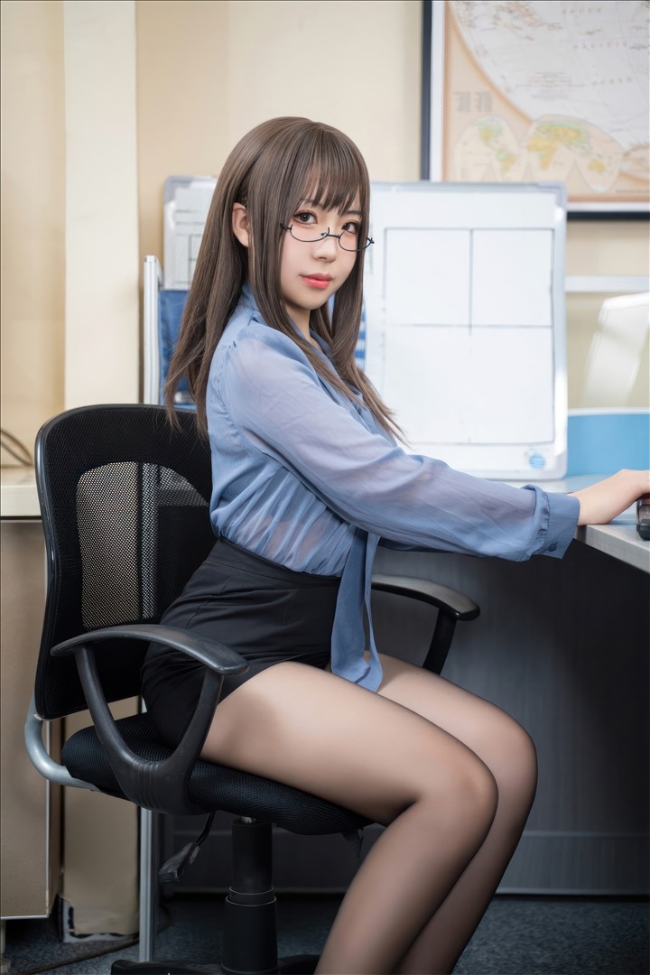 虎森森---黑丝眼镜娘-60P-60P-30836-MB-20240818f-08-18