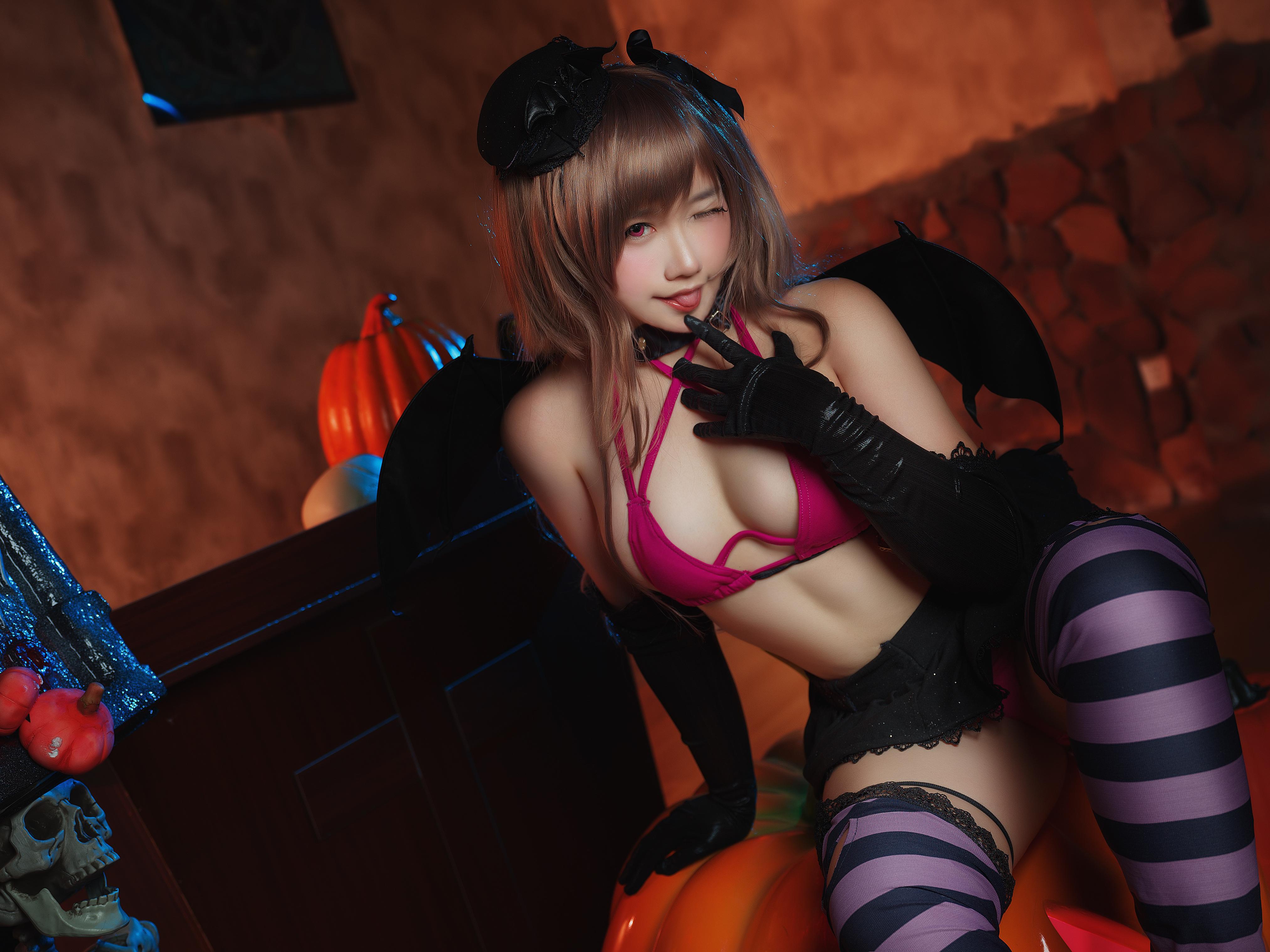 030-麻花酱---小恶魔莉莉丝-20P-148MB-08-31