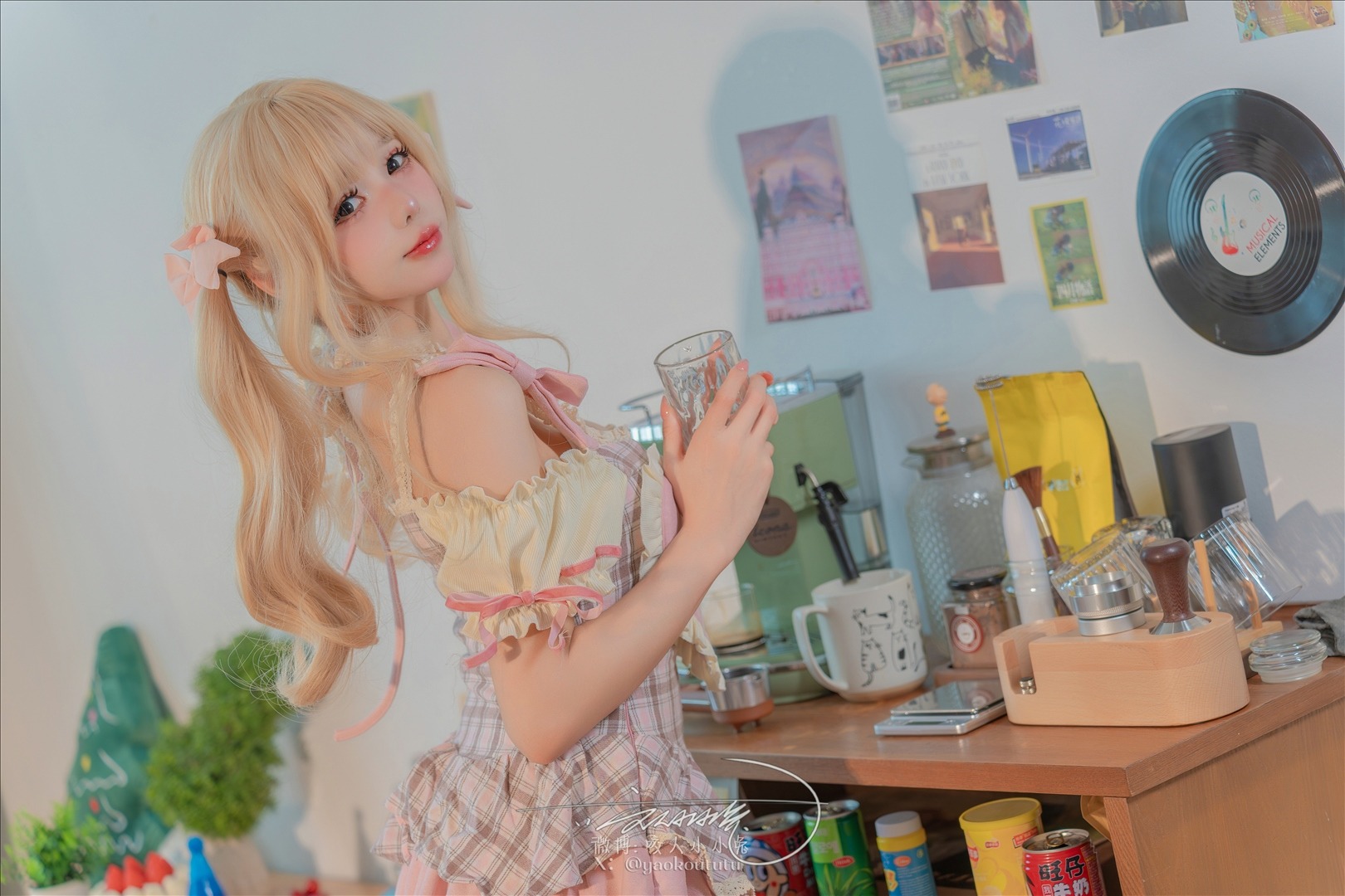 黏黏团子兔---3月作品-居家甜妹-超级敏感-76P1V-797MB-20240411c-04-13