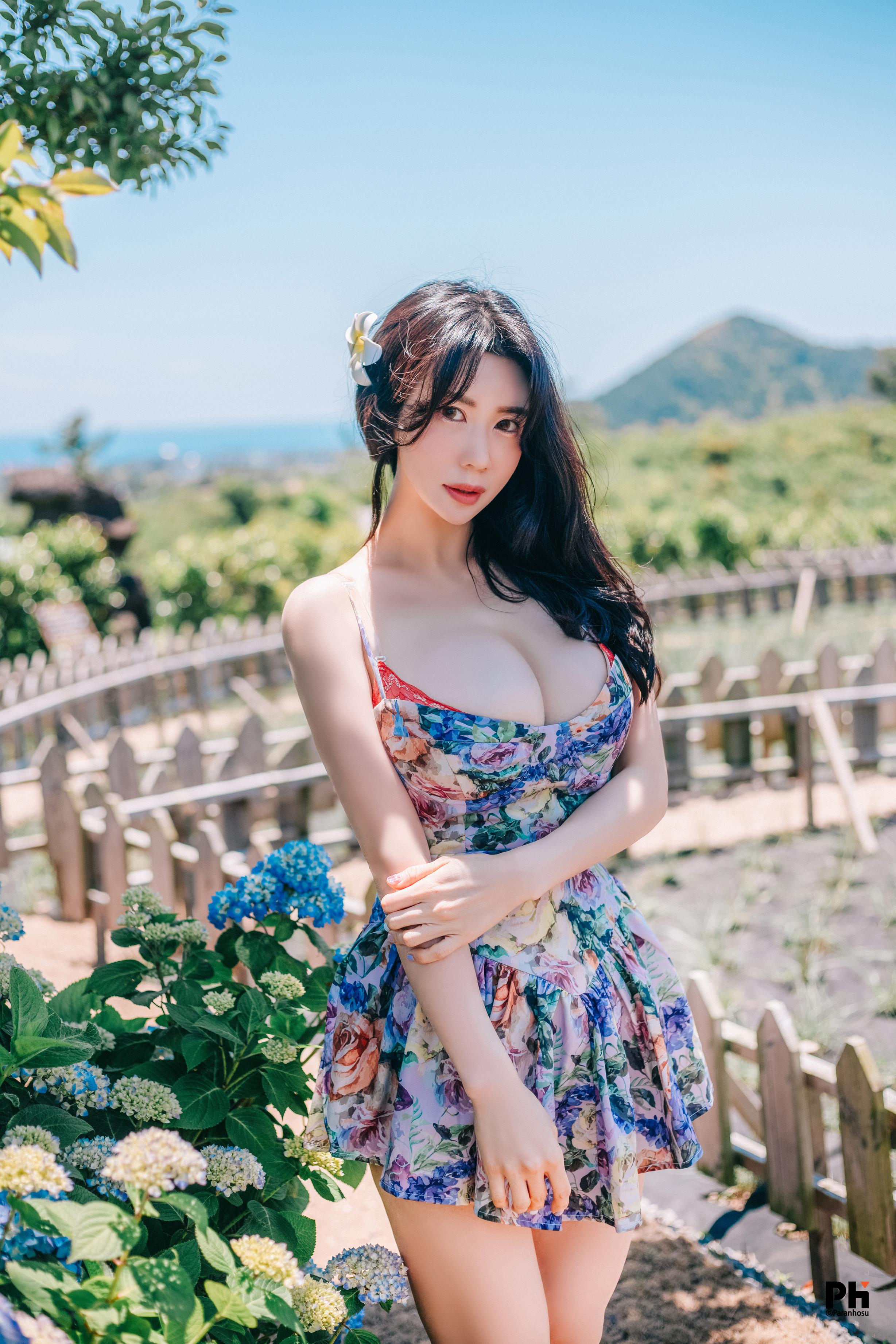 033-Sia-S22-Paranhosu-Photo-Book-Vol8-Adorable-Sia-60P-32725-MB-03-30