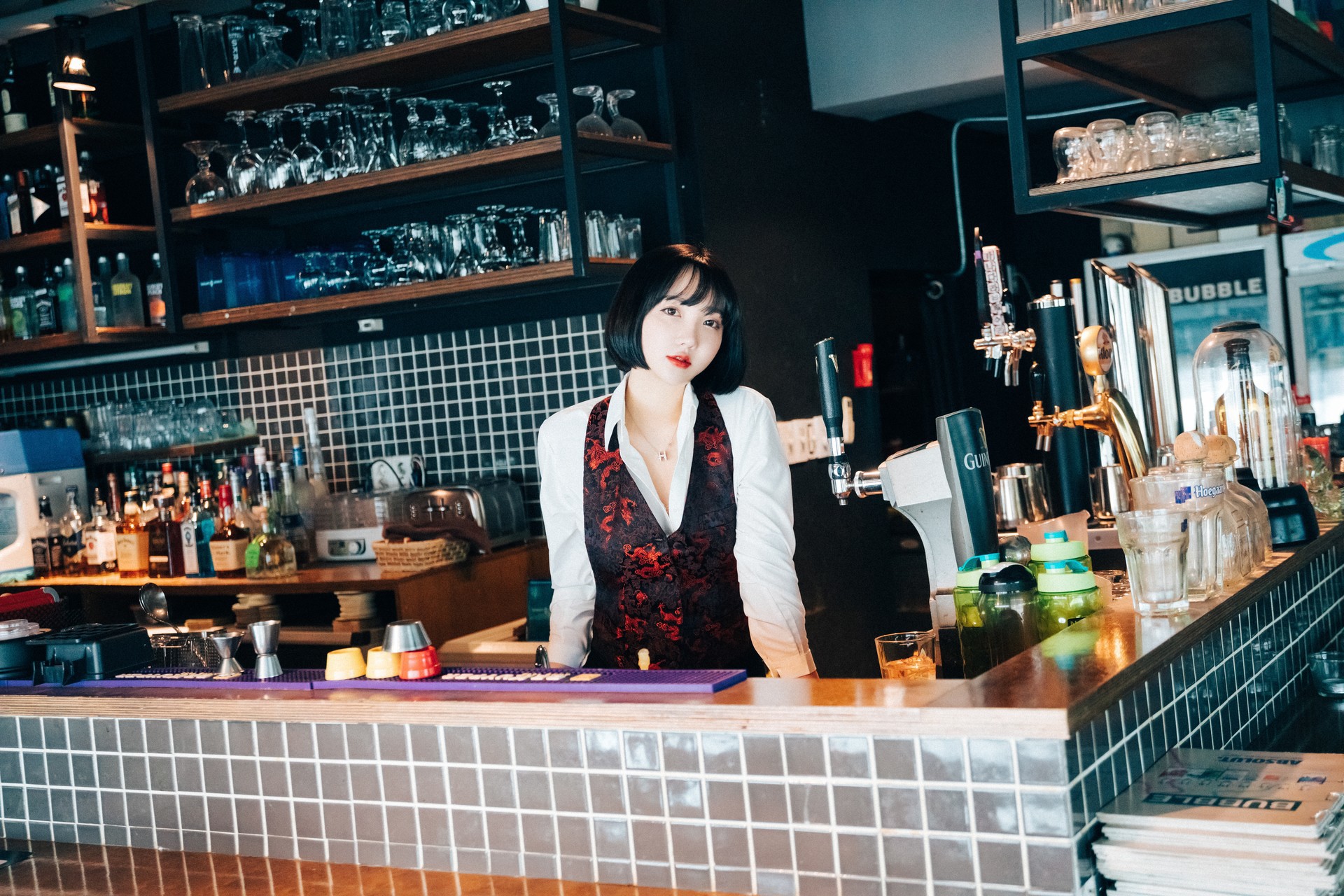 Son-Yeeun-손예은-Loozy-Tainted-Love-Bar-Set01-01-19