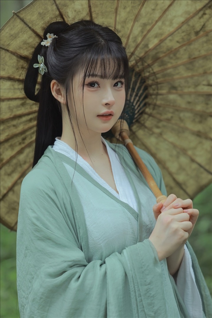 白莉爱吃巧克力---古风汉服-10P-494MB-20240131d-01-31